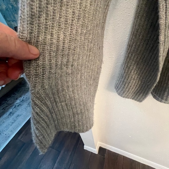 J.Crew collection side split gray cashmere crew neck sweater. Size L - Picture 7 of 11
